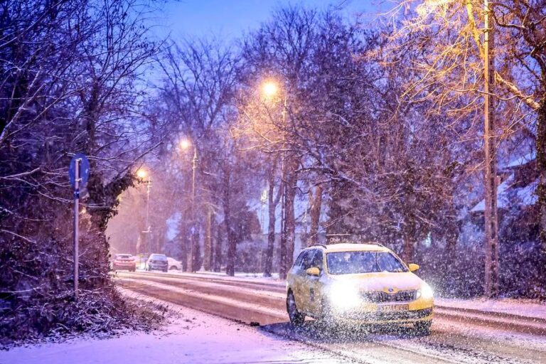 Iarna grea din Europa a dus la oprirea transportului și închiderea școlilor