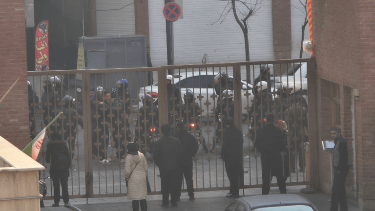 VIDEO | Iran: Protestatari dispersați cu gaze lacrimogene în Marele Bazar din Teheran