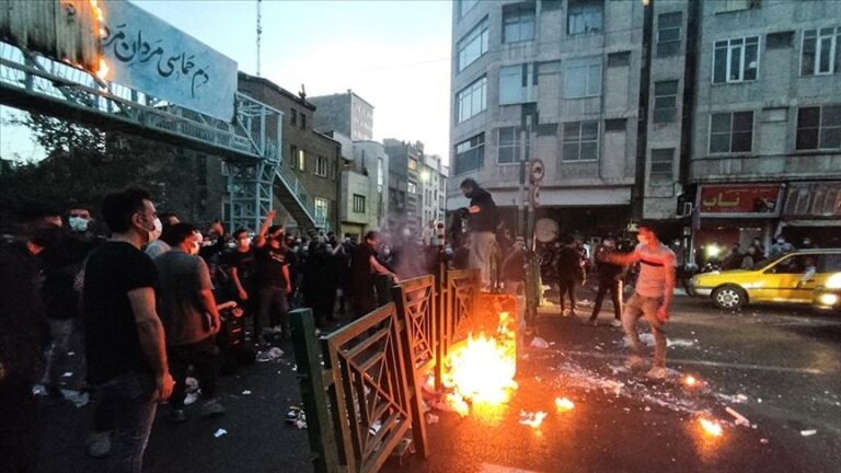 VIDEO | Protestele continuă în Iran pentru a șasea zi