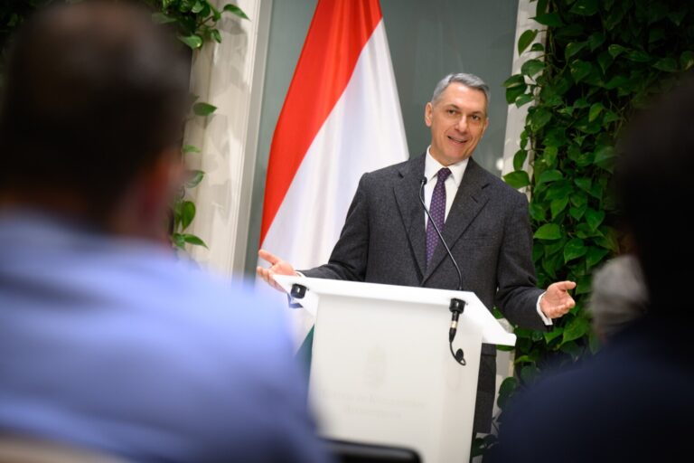 Ministru rasist din guvernul Orban: Pentru curățarea toaletelor, Ungaria are „o rezervă internă” de romi în loc de imigranți