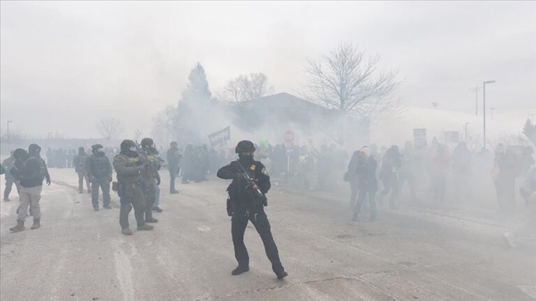 Pentagonul se pregăteşte pentru o posibilă desfăşurare a 1.500 de soldaţi în Minnesota – presă