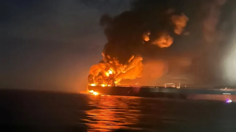 VIDEO | Rusia acuză Ucraina de atacarea cu două drone a unui petrolier grec sub pavilionul Maltei la Marea Neagră. Atena condamnă atacul, fără să precizeze originea dronelor, vizând două petroliere