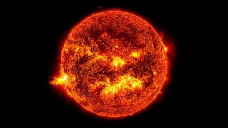 O erupție solară de magnitudine X4.2 a întrerupt pentru scurt timp semnalele radio în Africa și Europa