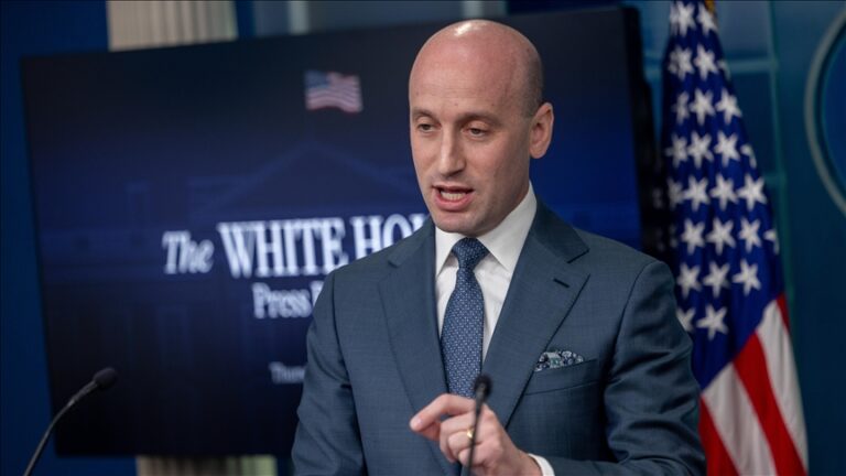 „Reveriile” despre o lume guvernată prin forță ale unuia dintre cei mai influenți consilieri ai lui Trump