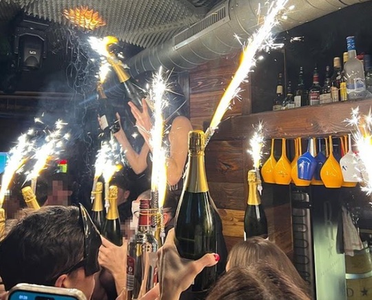Le Monde: Comuna Crans-Montana recunoaşte că nu s-au făcut controale periodice de siguranţă la incendiu, din 2020 şi până în 2025, în barul ”Le Constellation”