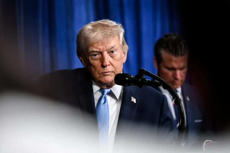 Donald Trump spune că Iranul a renunţat la executarea unui protestatar; SUA vor „aştepta şi vor vedea” înainte de a exclude o acţiune militară