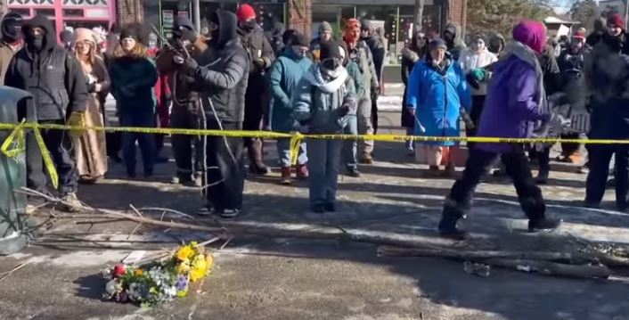 VIDEO | Democrații și protestatarii cer agenților ICE să părăsească Minneapolis, după ce un alt om a fost ucis / Trump acuză o incitare la insurecție