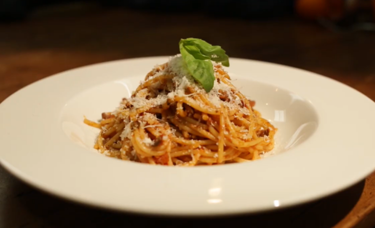 VIDEO |  Cum să faci cele mai bune spaghete bolognese