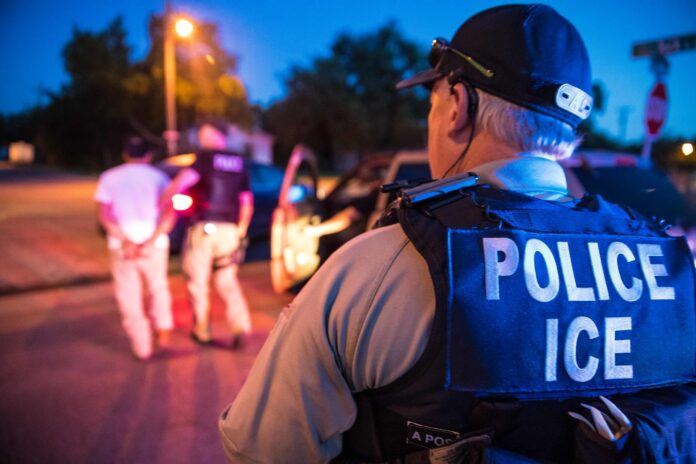 politie sua america ice migranti