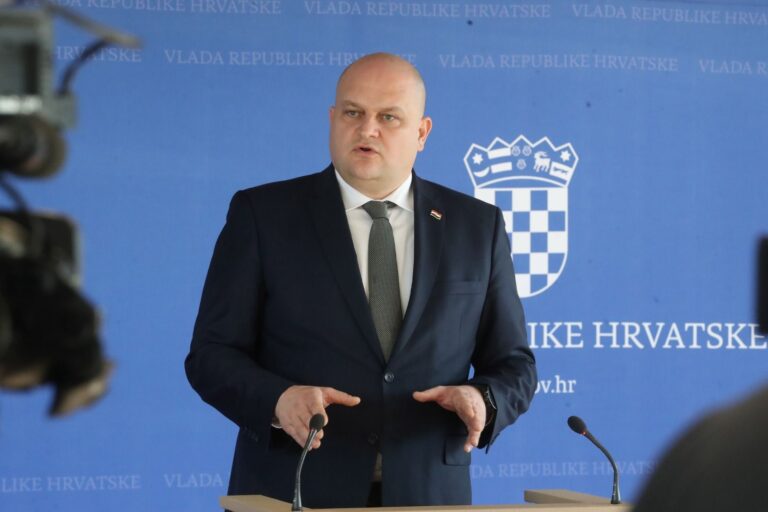 Croația a respins solicitarea Ungariei și Slovaciei de a permite transportul de petrol rusesc prin oleoductul Adria
