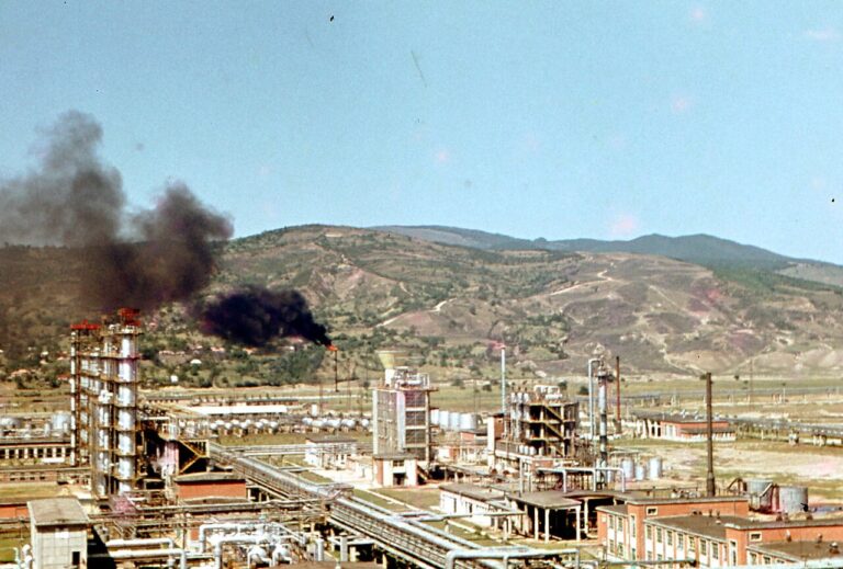 Cel mai mare producător din industria chimică românească își închide parțial activitatea din aprilie; peste 1.200 de angajați ar putea fi disponibilizați