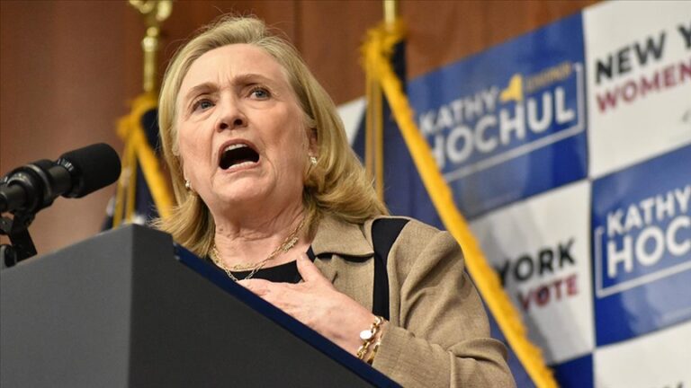 Audiată în Congresul SUA, Hillary Clinton cere ca Donald Trump să depună mărturie „sub jurământ”