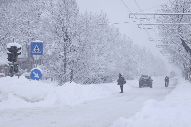 PHOTOS | Worst snow in Romanian capital in more than a decade