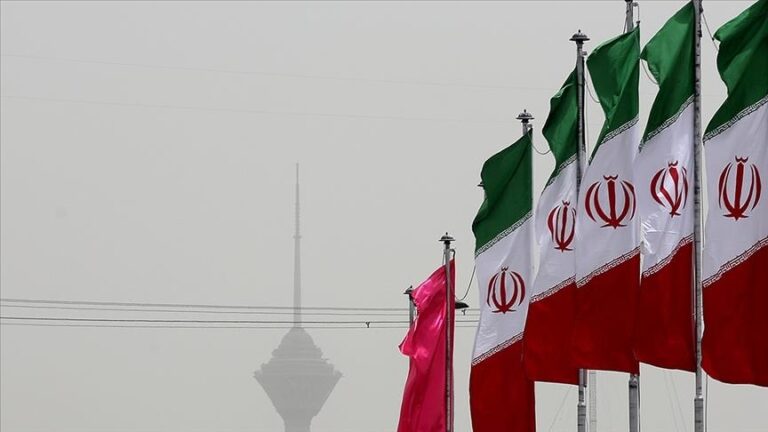 Iranul face apel la civili să părăsească zonele din apropierea forțelor americane din regiune