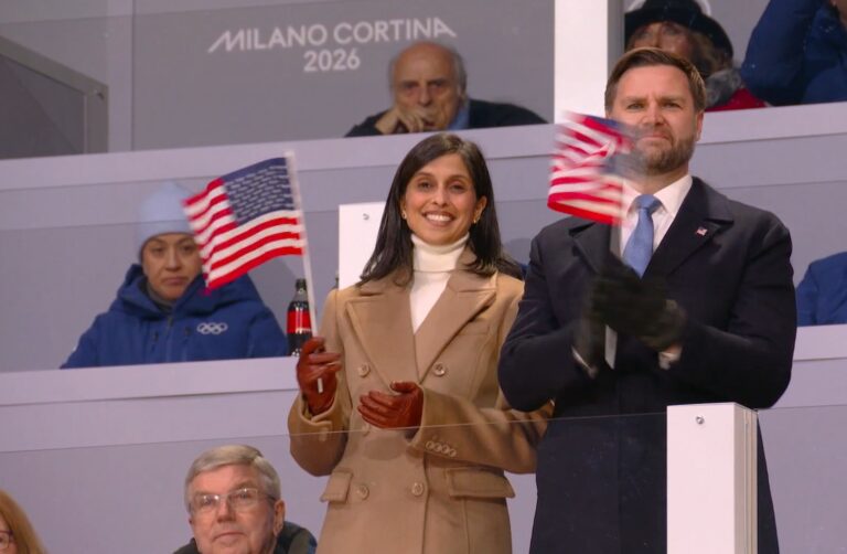 „Este surprinzător, pentru că oamenii îl apreciază”: Trump a reacţionat la huiduielile împotriva lui JD Vance la ceremonia de deschidere a JO de la Milano