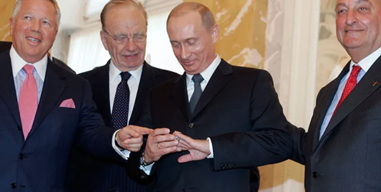 Super Bowl | Cum a pus mâna Vladimir Putin pe inelul de campion al proprietarului echipei Patriots: L-a pus în buzunar şi a plecat