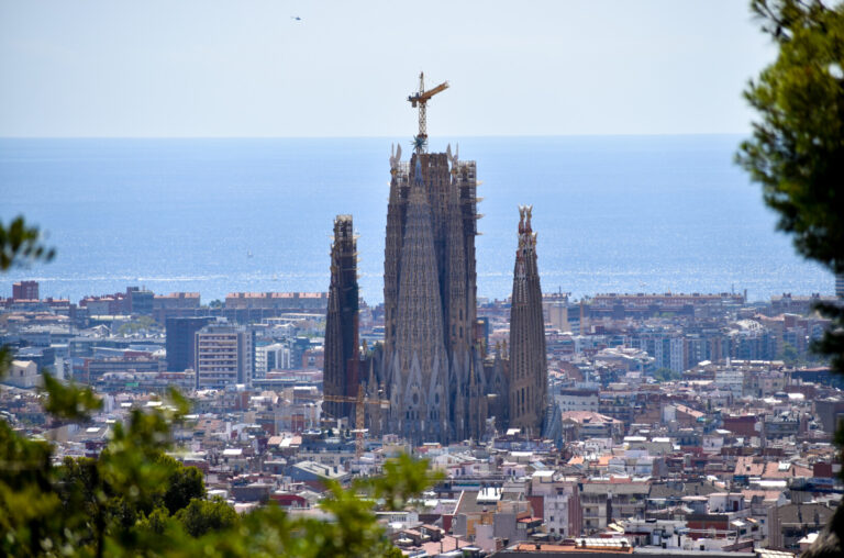 Barcelona dublează taxa turistică pentru a finanța construcția de locuințe accesibile