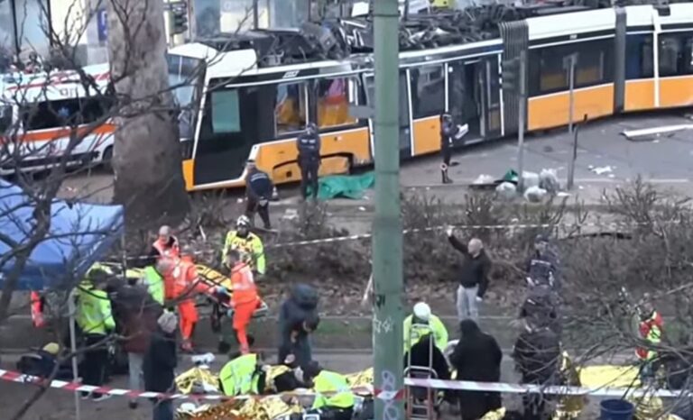 VIDEO | Un mort și cel puțin 20 de răniți după ce un tramvai a deraiat la Milano