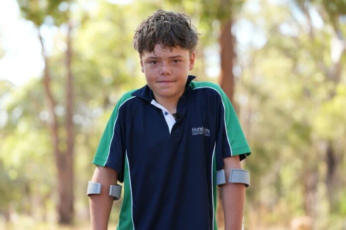 Australia: Un băiat de 13 ani a înotat ore întregi pentru a-şi salva mama şi fraţii care au fost luaţi de valuri