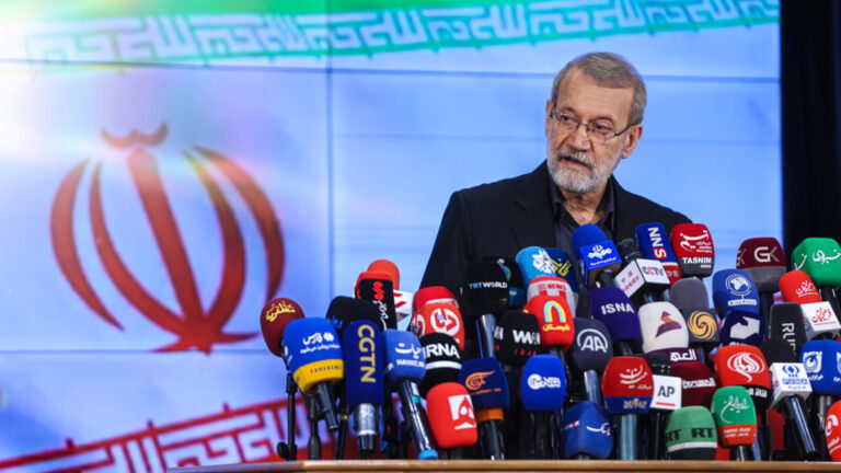 Ali Larijani, un succesor din ce în ce mai plauzibil în Iran. Dar linia dură a regimului nu a avut niciodată încredere deplină în el