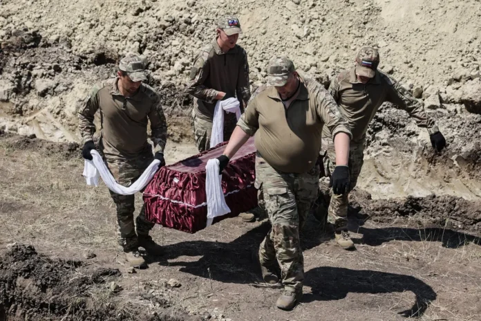Pompele funebre, una dintre puținele industrii din Rusia care se dezvoltă armonios. Se înmulțesc sicriele de carton, crematoriile, înmormântările laice și cele „nepatriotice”