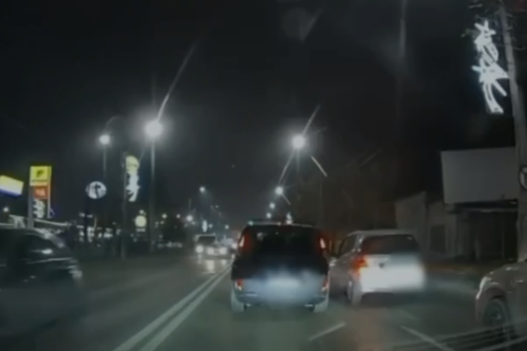 VIDEO | Romanian police detain father and son, 14, son after beating up driver in traffic