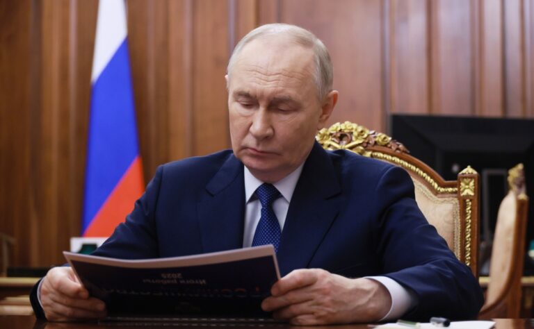 Putin promulgă legea care permite FSB să întrerupă serviciile de telefonie mobilă pentru ruși