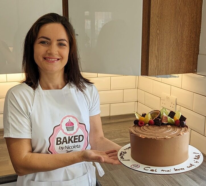 O bucureșteancă impresionează Essex-ul cu prăjiturile ei de casă (inclusiv cu Lemon Drizzle)