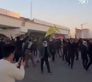 Sute de manifestanţi pro-iranieni au luat cu asalt zona în care se află Ambasada SUA la Bagdad