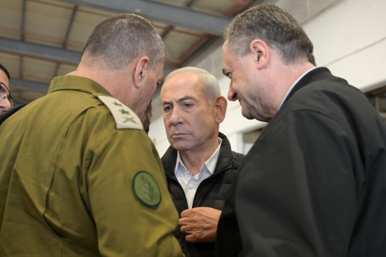 Netanyahu e jos, dar nu scos din joc