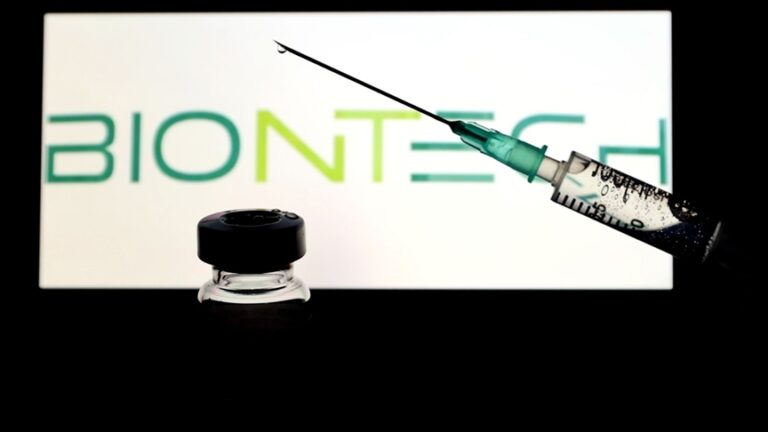 Fondatorii producătorului german de vaccinuri BioNTech demisionează și vor conduce o nouă companie