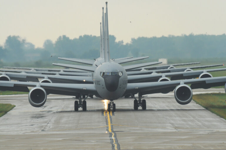 Trei aeronave SUA de alimentare în aer de tip Boeing au ajuns duminică dimineață la Otopeni, anunță Radu Miruță