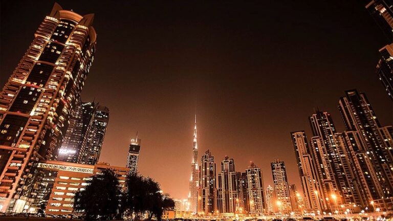 Reuters: Sectorul imobiliar din Dubai începe să arate semne de slăbiciune