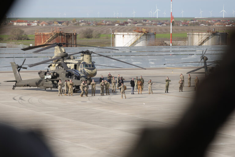 Nicușor Dan: CSAT a aprobat amplasarea de către SUA a unor avioane-cisternă și a altor echipamente militare la baza MK. Parlamentul votează azi