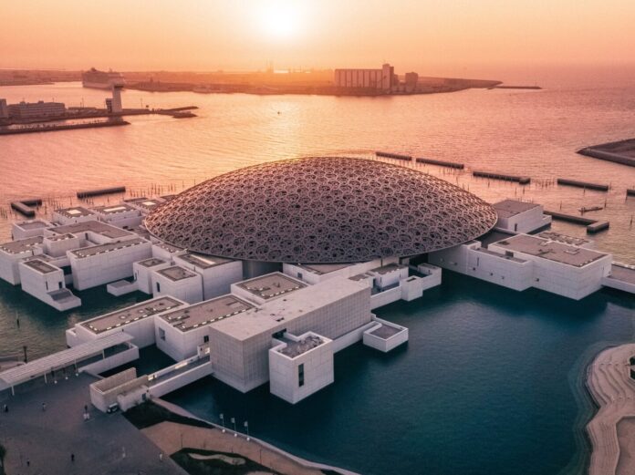 Îngrijorări în Franța cu privire la siguranța operelor de artă împrumutate muzeului Luvru Abu Dhabi