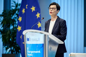 Comisarul UE pentru extindere, slovena Marta Kos, vizată de noi acuzaţii că a colaborat cu poliţia secretă comunistă
