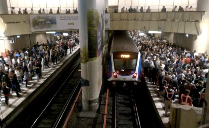 PROIECT: Scumpirea călătoriei cu metroul ar putea fi amânată