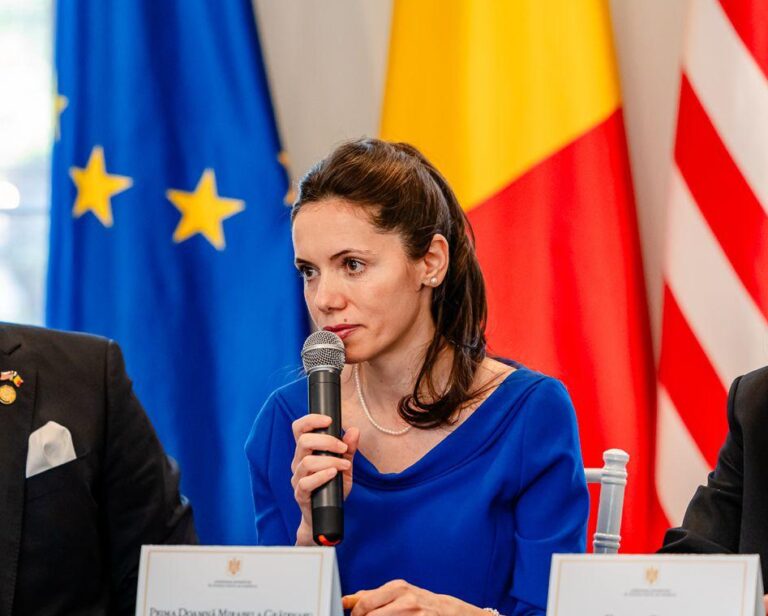 Mirabela Grădinaru: Ca mamă, una dintre cele mai mari temeri ale mele este ca într-o zi, propriul copil să ajungă să se simtă atât de singur, atât de trist, încât să caute alinare într-o adicţie
