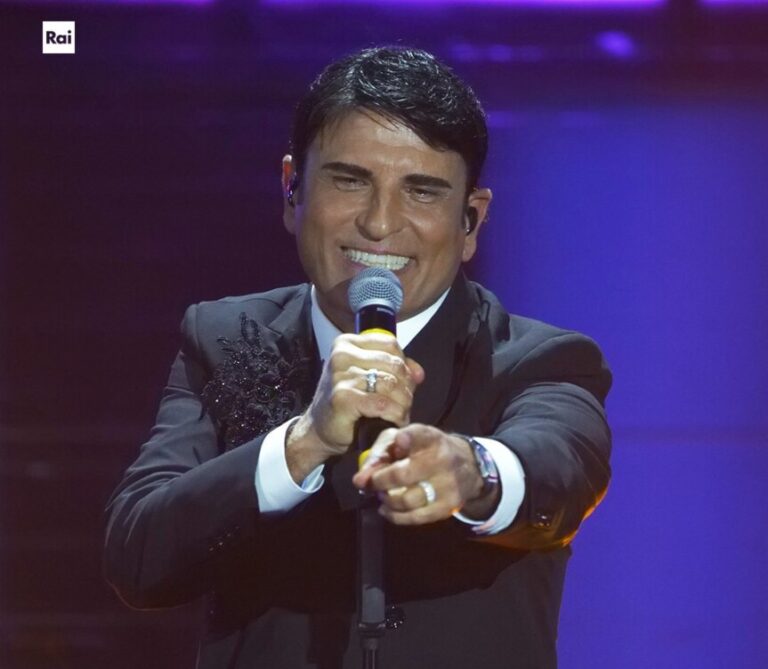 Sal Da Vinci a câștigat marele premiu al Festivalului Sanremo și va reprezenta Italia la Eurovision