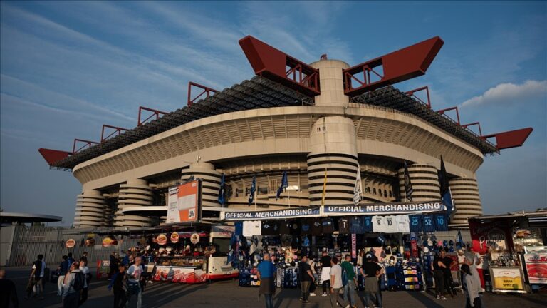 Italia | Anchetă privind vânzarea stadionului San Siro către AC Milan şi Inter
