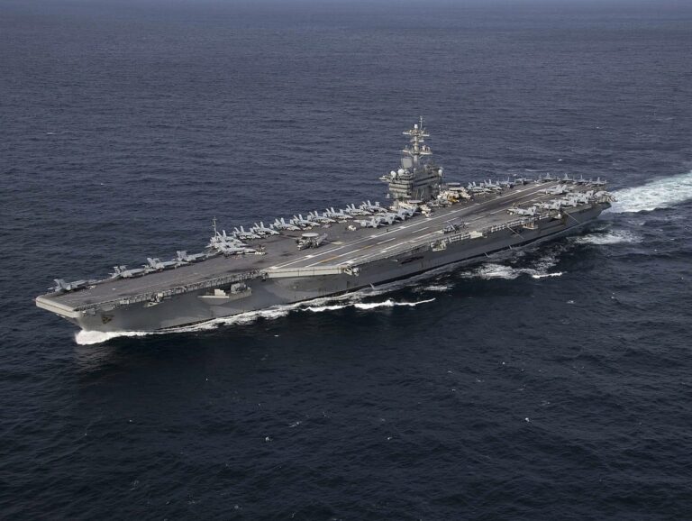 Marina iraniană afirmă că a atacat din nou portavionul american Abraham Lincoln