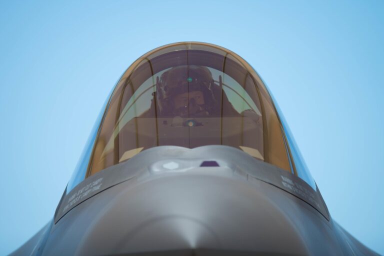 Timothy Snyder | De ce să ataci Iranul? Războiul e cea mai bună ocazie de a descoperi adevăratele motive ale conducătorilor