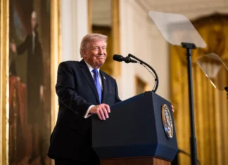 Trump afirmă că SUA sunt dispuse să ofere garanţii de securitate Ucrainei „pentru a salva vieţi”