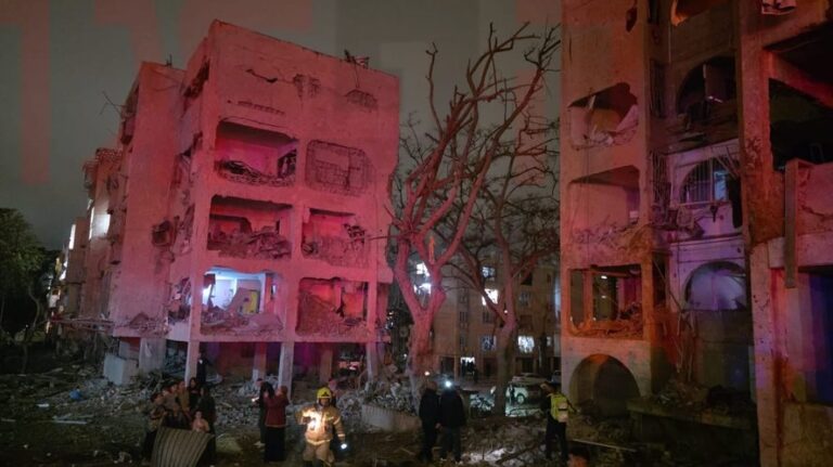 VIDEO | Două orașe israeliene, lovite de Iran. Primul bilanț: aproximativ 100 de răniți