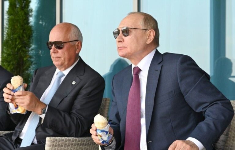 Pe fondul tăierii internetului, influencerii devin critici cu Putin