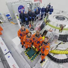 VIDEO | Capsula Orion a misiunii Artemis II a amerizat cu succes în Oceanul Pacific, după o călătorie istorică până la Lună şi înapoi
