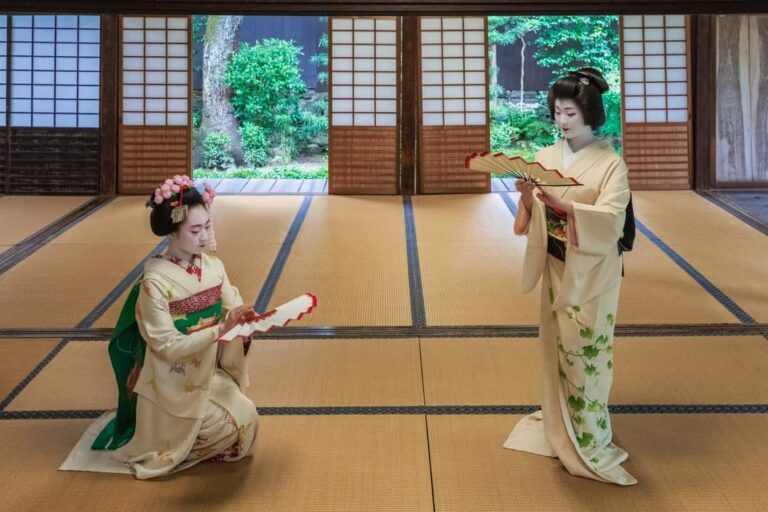 La Kyoto, gheișele dau startul primăverii dansând