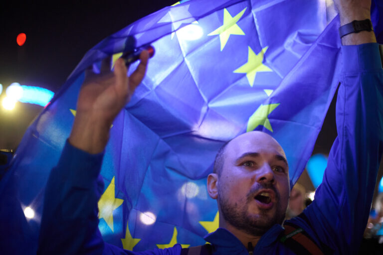 Cum au sudat Putin și Trump Uniunea Europeană, făcând-o să-și redobândească popularitatea
