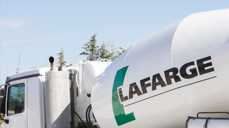 Producătorul francez de ciment Lafarge, găsit vinovat de finanţarea jihadiştilor din Siria