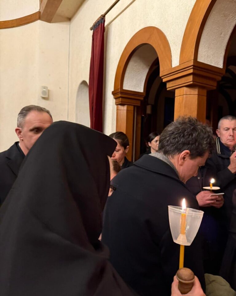 Președintele Nicușor Dan – la slujba din Vinerea Mare la Mănăstirea Cornu
